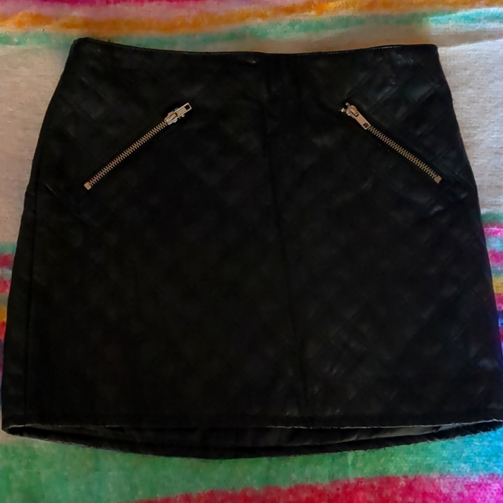H&M Divided Quilted Faux Leather Skirt Size 8 EUC